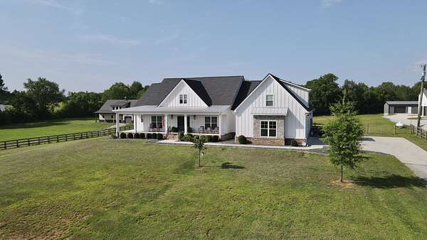 4 Acres of Land with Home for Sale in Columbia, Tennessee
