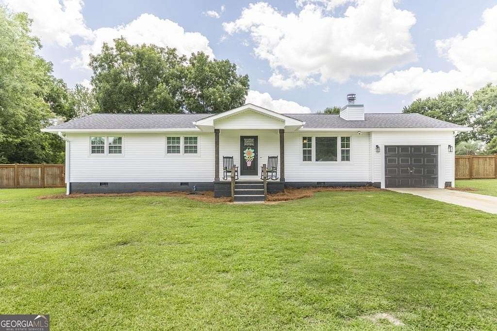 1.54 Acres of Land with Home for Sale in Bonaire, Georgia