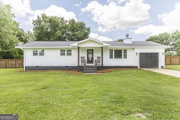 1.54 Acres of Land with Home for Sale in Bonaire, Georgia