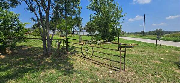 1 Acre of Residential Land for Sale in Springtown, Texas