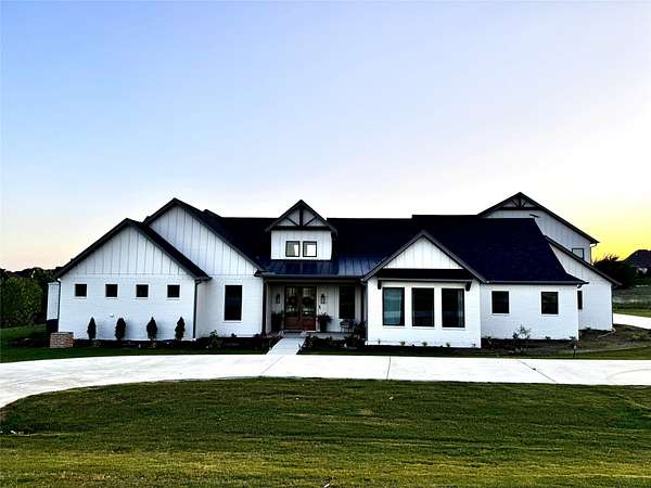 2 Acres of Land with Home for Sale in Fort Worth, Texas