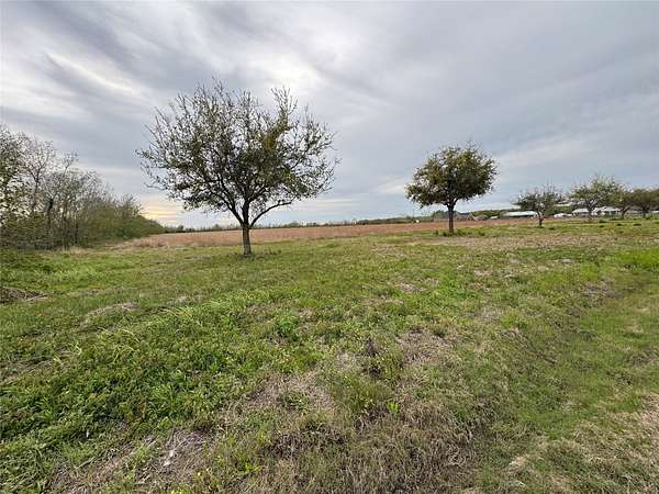 7 Acres of Land for Sale in Danbury, Texas