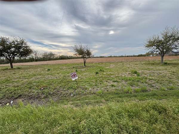 7 Acres of Land for Sale in Danbury, Texas
