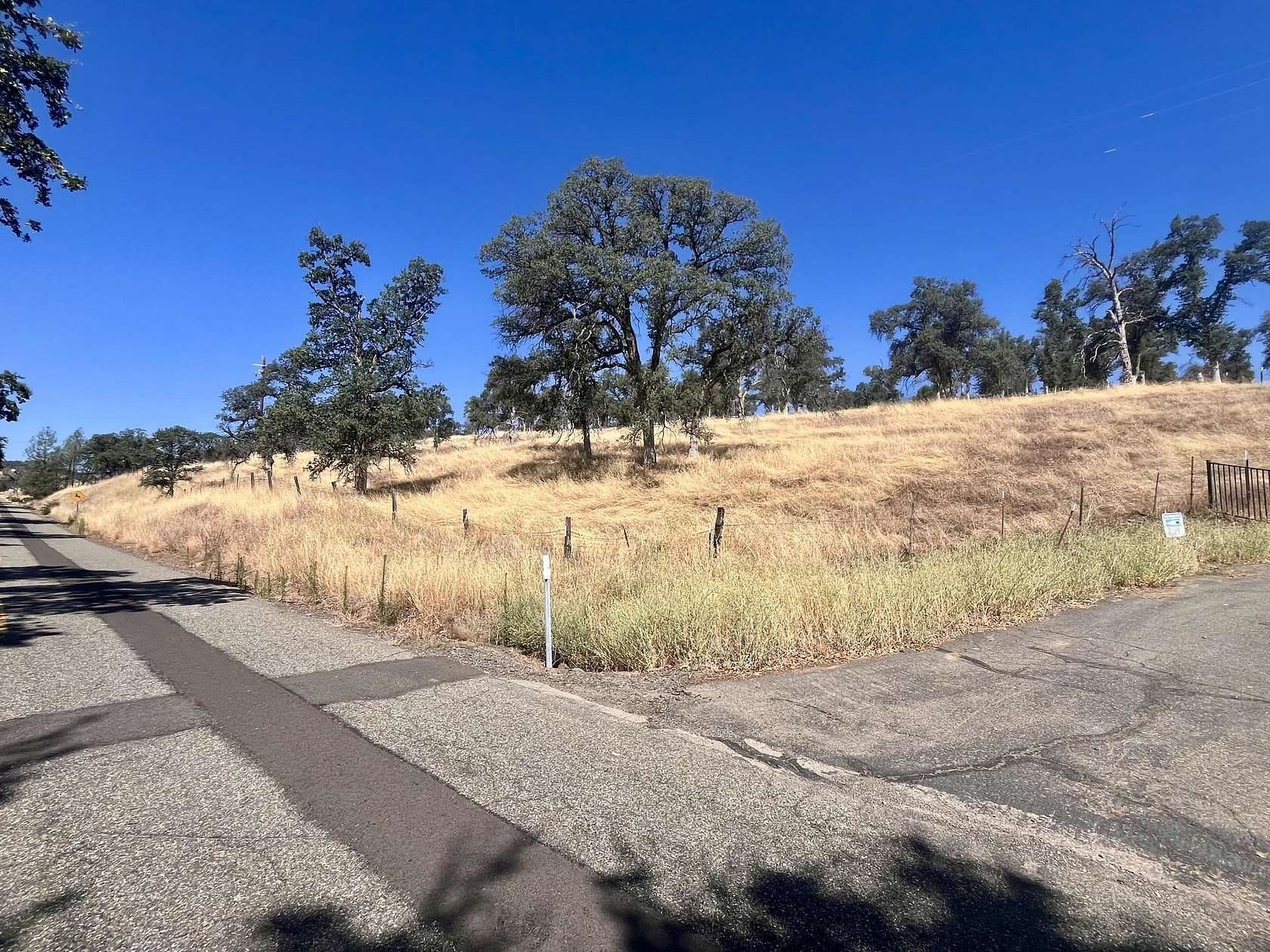 4.48 Acres of Residential Land for Sale in Igo, California