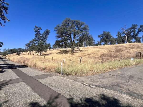 4.48 Acres of Residential Land for Sale in Igo, California