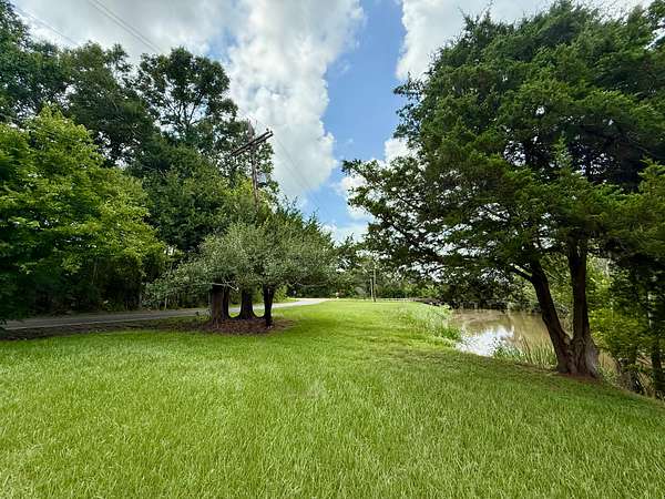 1.26 Acres of Residential Land for Sale in Abbeville, Louisiana
