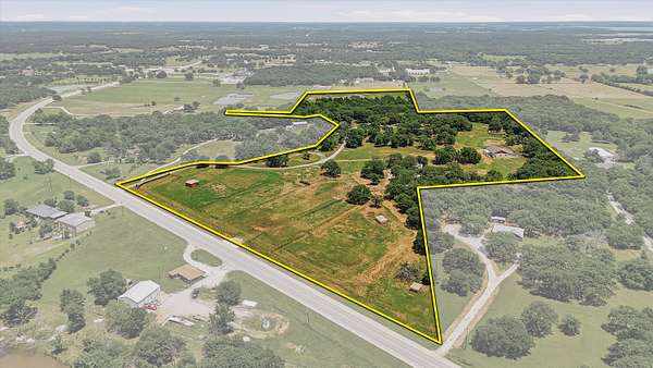 35 Acres of Land with Home for Sale in Valley View, Texas