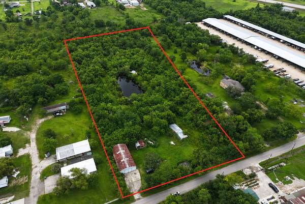 5 Acres of Residential Land for Sale in Santa Fe, Texas
