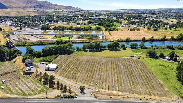 10.2 Acres of Land with Home for Sale in Benton City, Washington