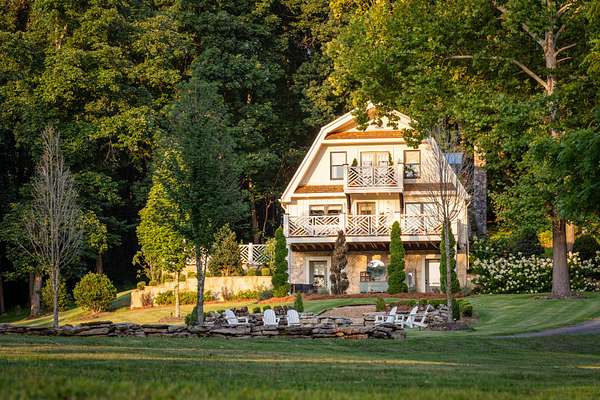 21.6 Acres of Land with Home for Sale in Columbia, Tennessee