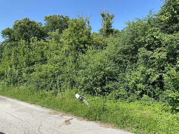 0.74 Acres of Commercial Land for Sale in Waukegan, Illinois