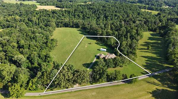 114 Acres of Land with Home for Auction in Springfield, Tennessee