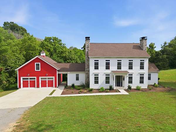 9.15 Acres of Land with Home for Sale in Cottontown, Tennessee