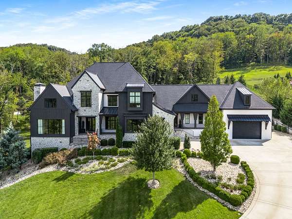 6.28 Acres of Land with Home for Sale in Brentwood, Tennessee