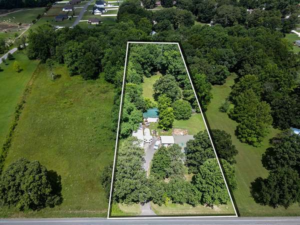 1.5 Acres of Improved Mixed-Use Land for Sale in Fayetteville, Tennessee