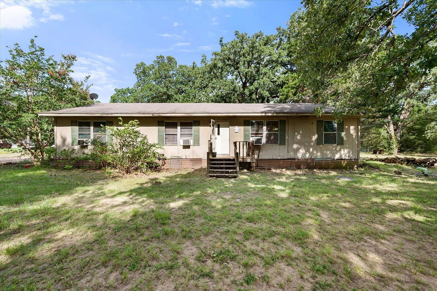 1.53 Acres of Land with Home for Sale in Fairfield, Texas