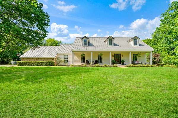 9.72 Acres of Land with Home for Sale in Paris, Texas