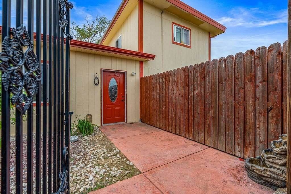 9.63 Acres of Land with Home for Sale in Billings, Montana