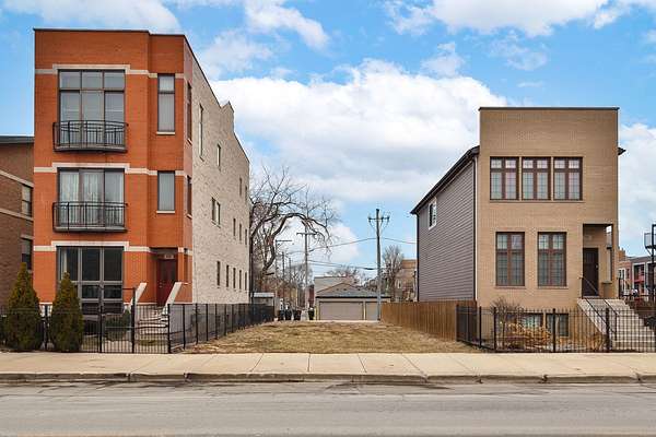 0.09 Acres of Land for Sale in Chicago, Illinois