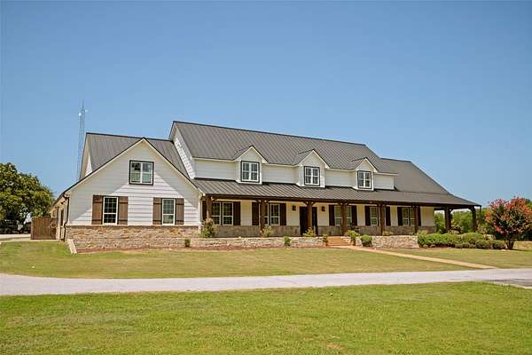 38.5 Acres of Land with Home for Sale in Decatur, Texas