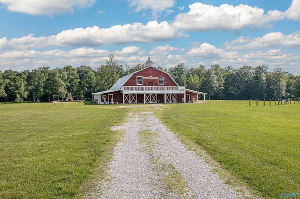 28 Acres of Improved Commercial Land for Sale in Hokes Bluff, Alabama