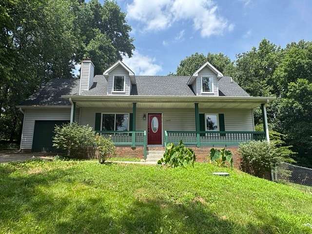 2 Acres of Land with Home for Sale in Woodlawn, Tennessee