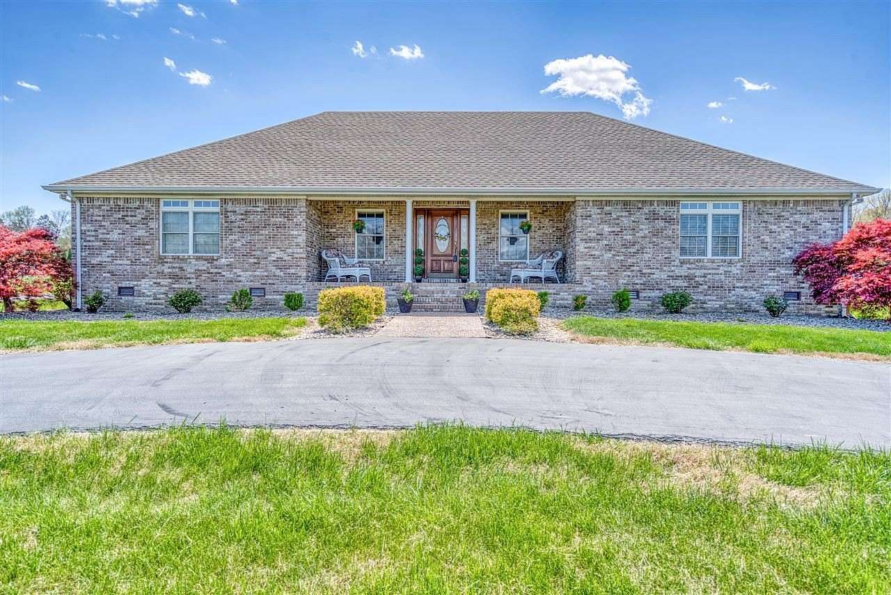 6.2 Acres of Land with Home for Sale in Bowling Green, Kentucky