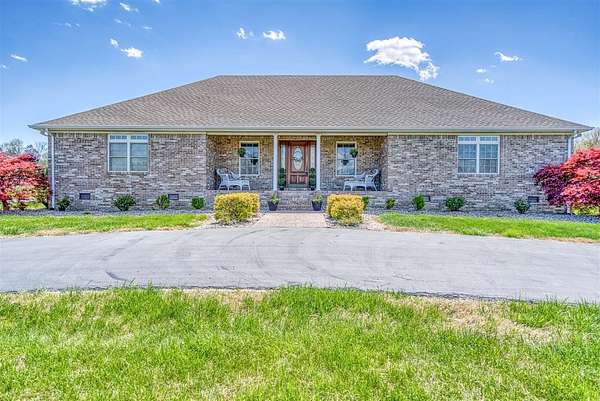 6.2 Acres of Land with Home for Sale in Bowling Green, Kentucky