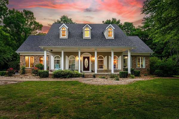 4.32 Acres of Land with Home for Sale in Carbondale, Illinois
