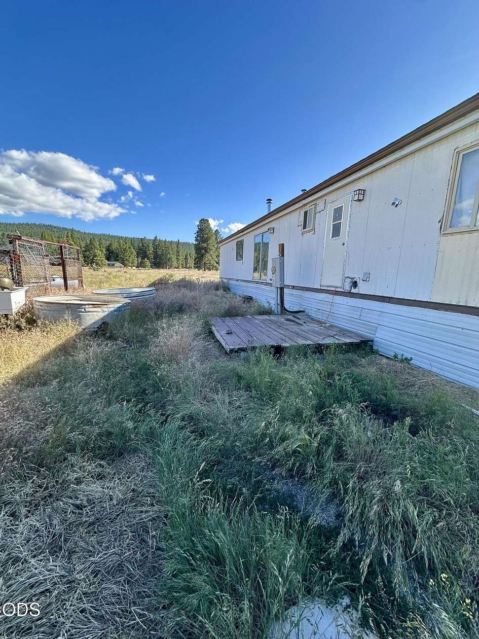 5.78 Acres of Land with Home for Sale in Sprague River, Oregon