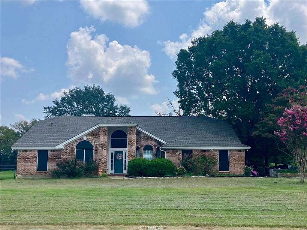 3 Acres of Land with Home for Lease in Bryan, Texas