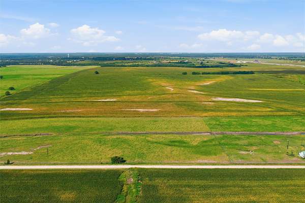 21 Acres of Agricultural & Residential Land for Sale in Axtell, Texas