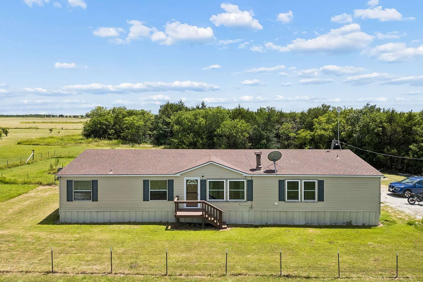 1.63 Acres of Land with Home for Sale in Whitesboro, Texas