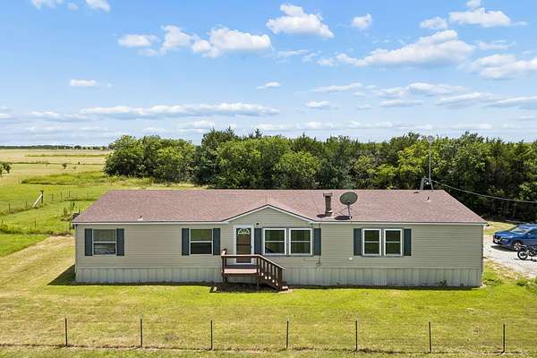 1.63 Acres of Land with Home for Sale in Whitesboro, Texas