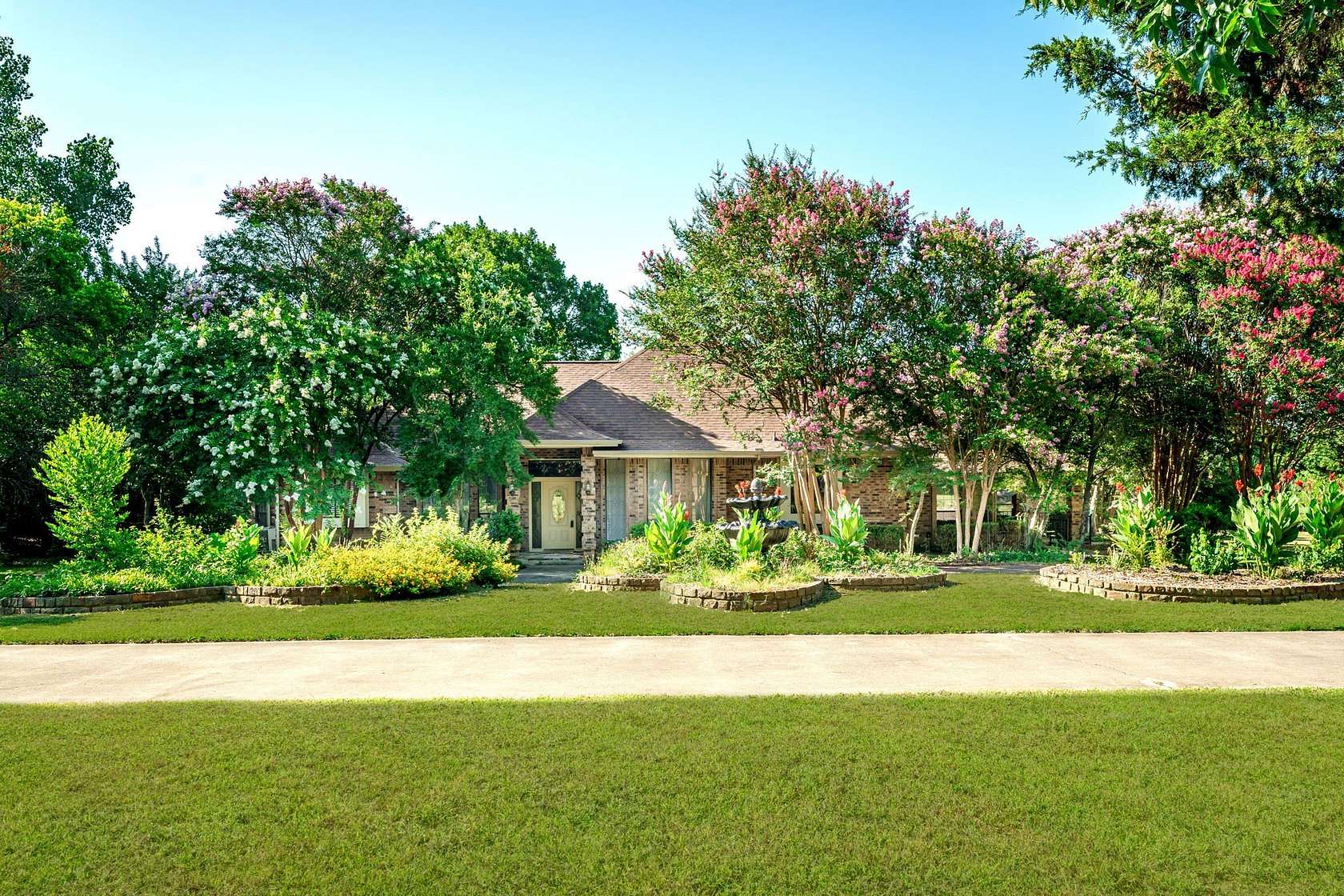 8 Acres of Land with Home for Lease in Lucas, Texas