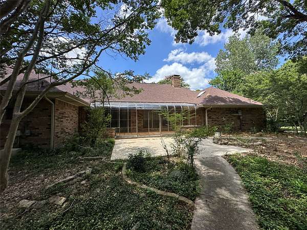 8 Acres of Land with Home for Lease in Lucas, Texas
