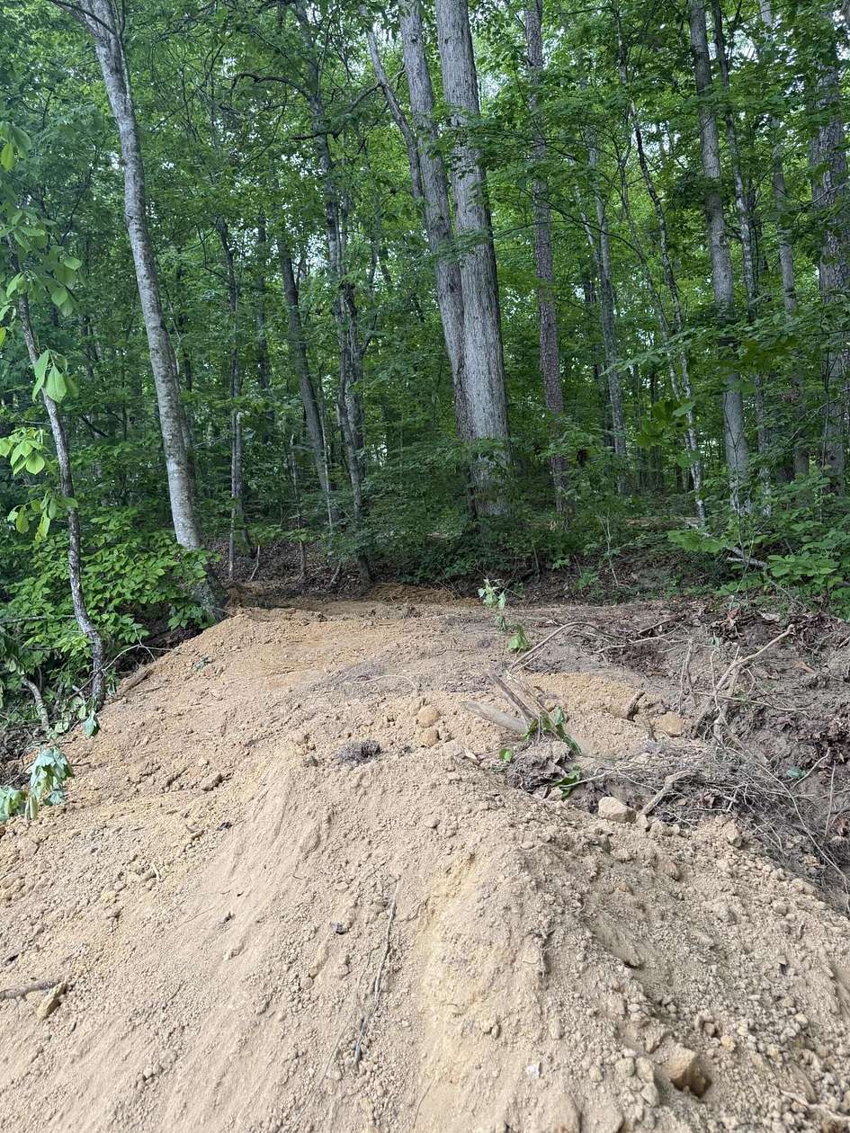 2 Acres of Residential Land for Sale in Beattyville, Kentucky
