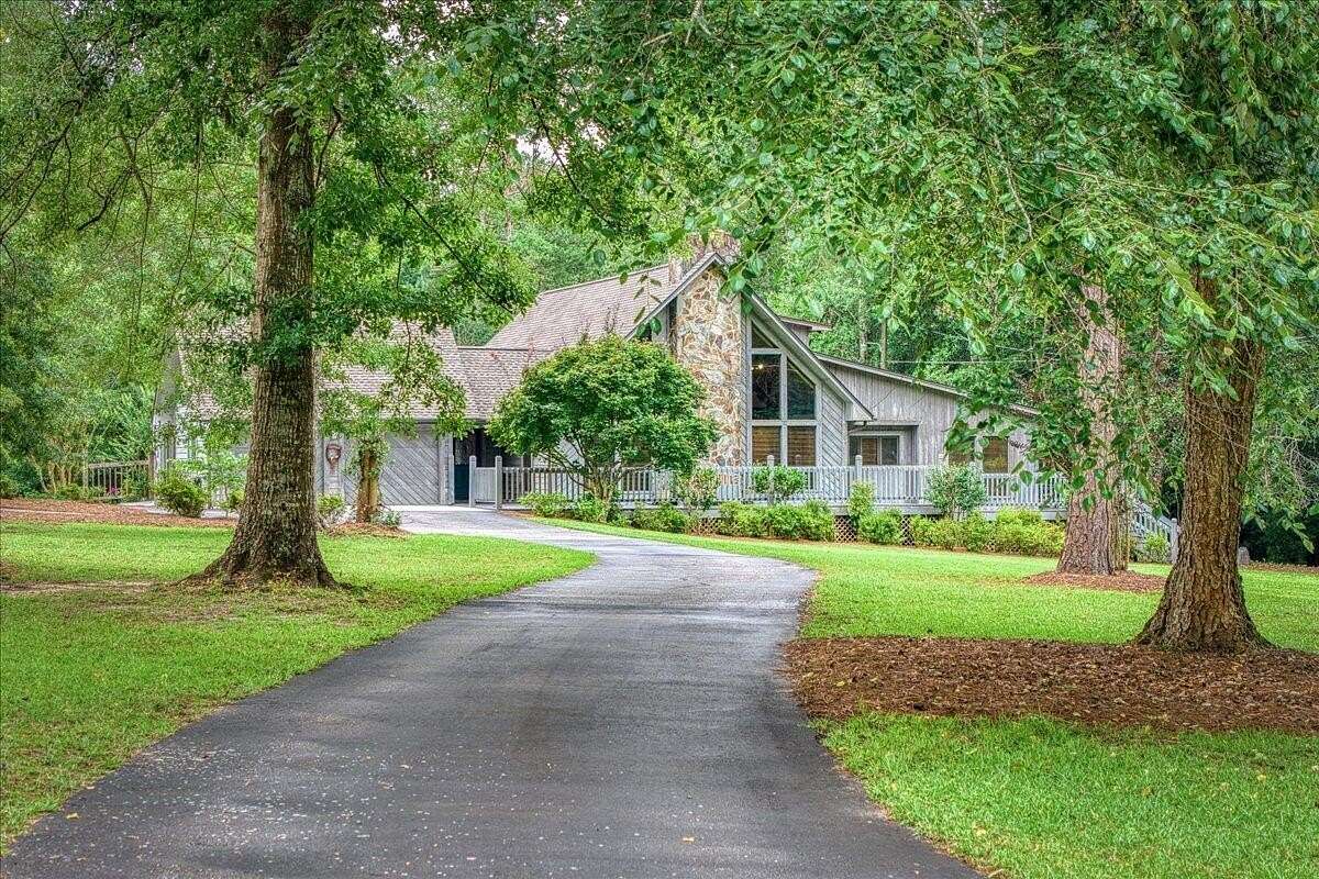 8 Acres of Land with Home for Sale in Jay, Florida