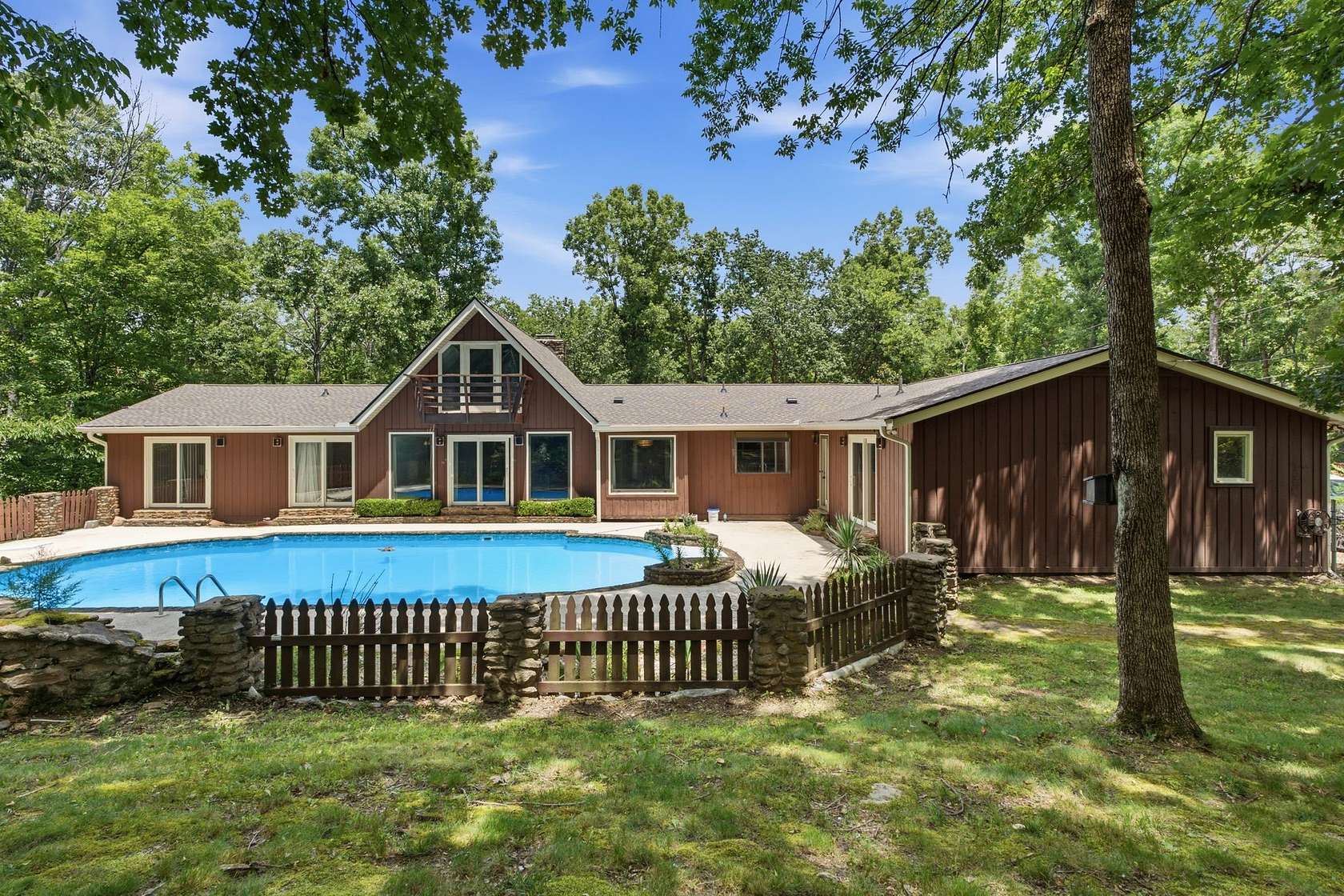 2.26 Acres of Land with Home for Sale in Hendersonville, Tennessee