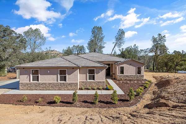 2.7 Acres of Land with Home for Sale in Coarsegold, California