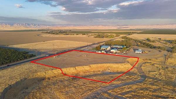 4.36 Acres of Commercial Land for Sale in Coalinga, California