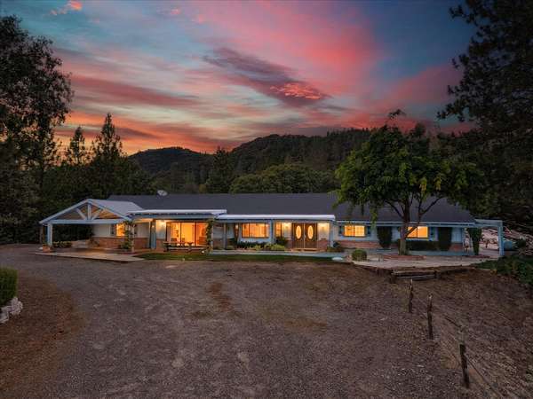 13.4 Acres of Land with Home for Sale in Mariposa, California