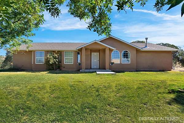 19.5 Acres of Land with Home for Sale in Madera, California