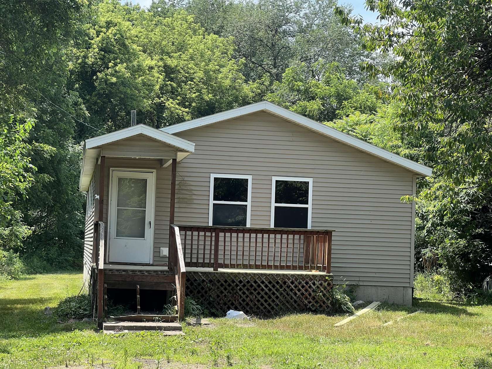 5.5 Acres of Land with Home for Sale in Tekonsha, Michigan