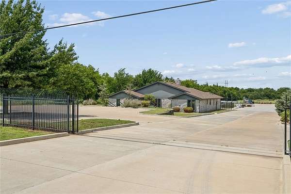 8.28 Acres of Improved Mixed-Use Land for Sale in El Reno, Oklahoma