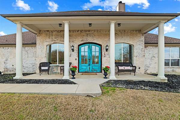 1.58 Acres of Land with Home for Sale in Fort Worth, Texas
