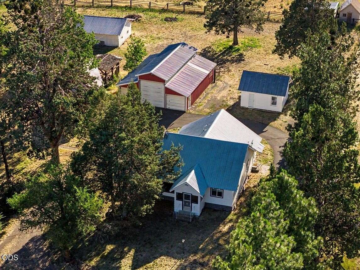 2 Acres of Land with Home for Sale in Klamath Falls, Oregon