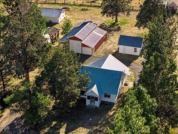 2 Acres of Land with Home for Sale in Klamath Falls, Oregon