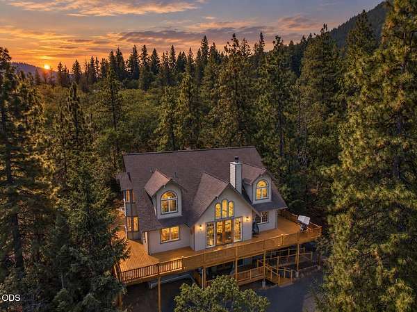5 Acres of Land with Home for Sale in Ashland, Oregon