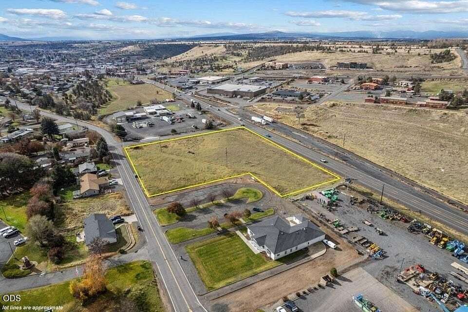3 Acres of Commercial Land for Sale in Madras, Oregon